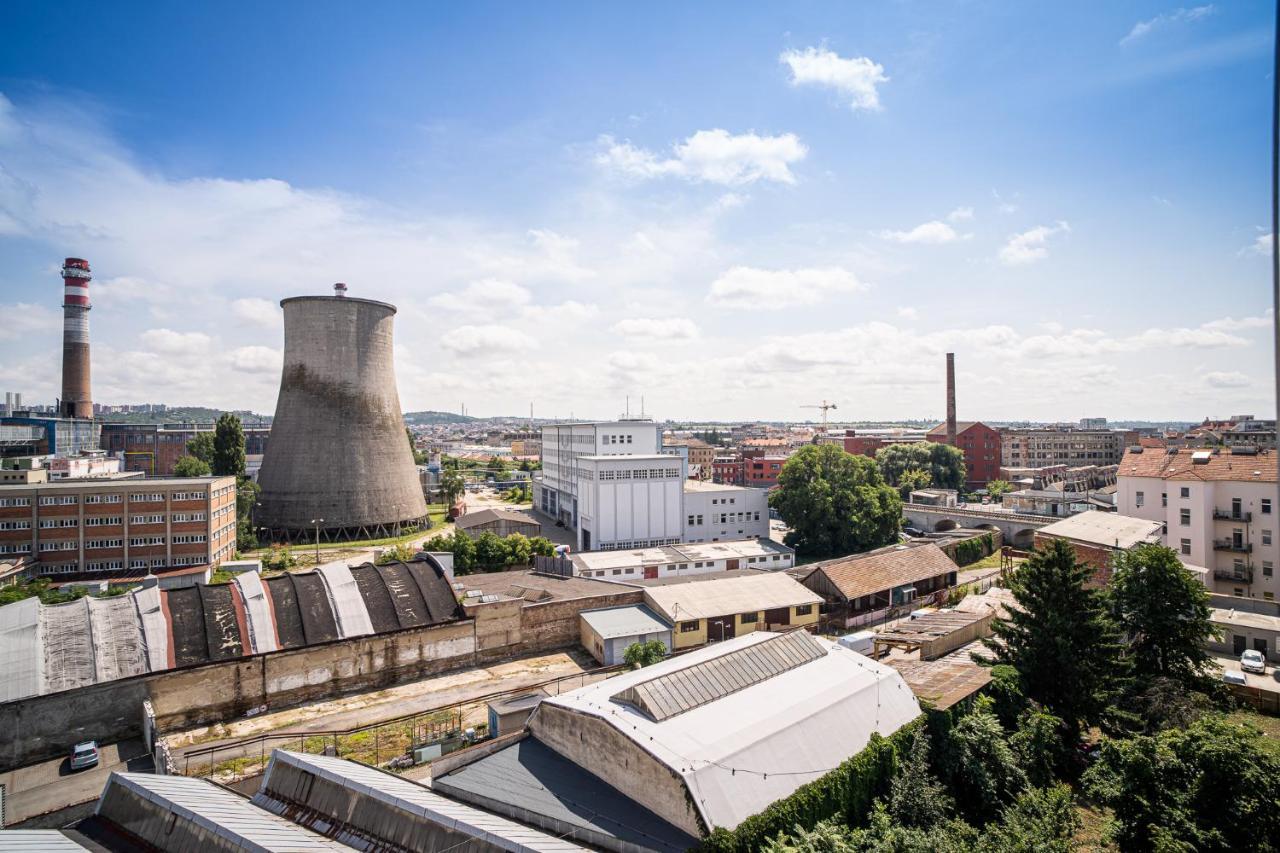 Апартаменты Zeppelin Studio With An Industrial View - Брно Экстерьер фото