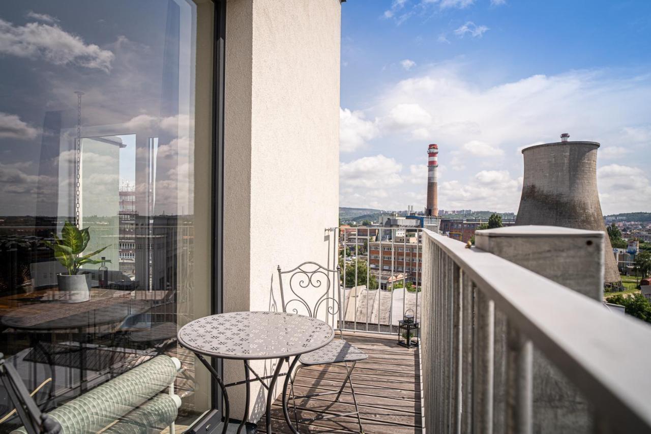 Апартаменты Zeppelin Studio With An Industrial View - Брно Экстерьер фото